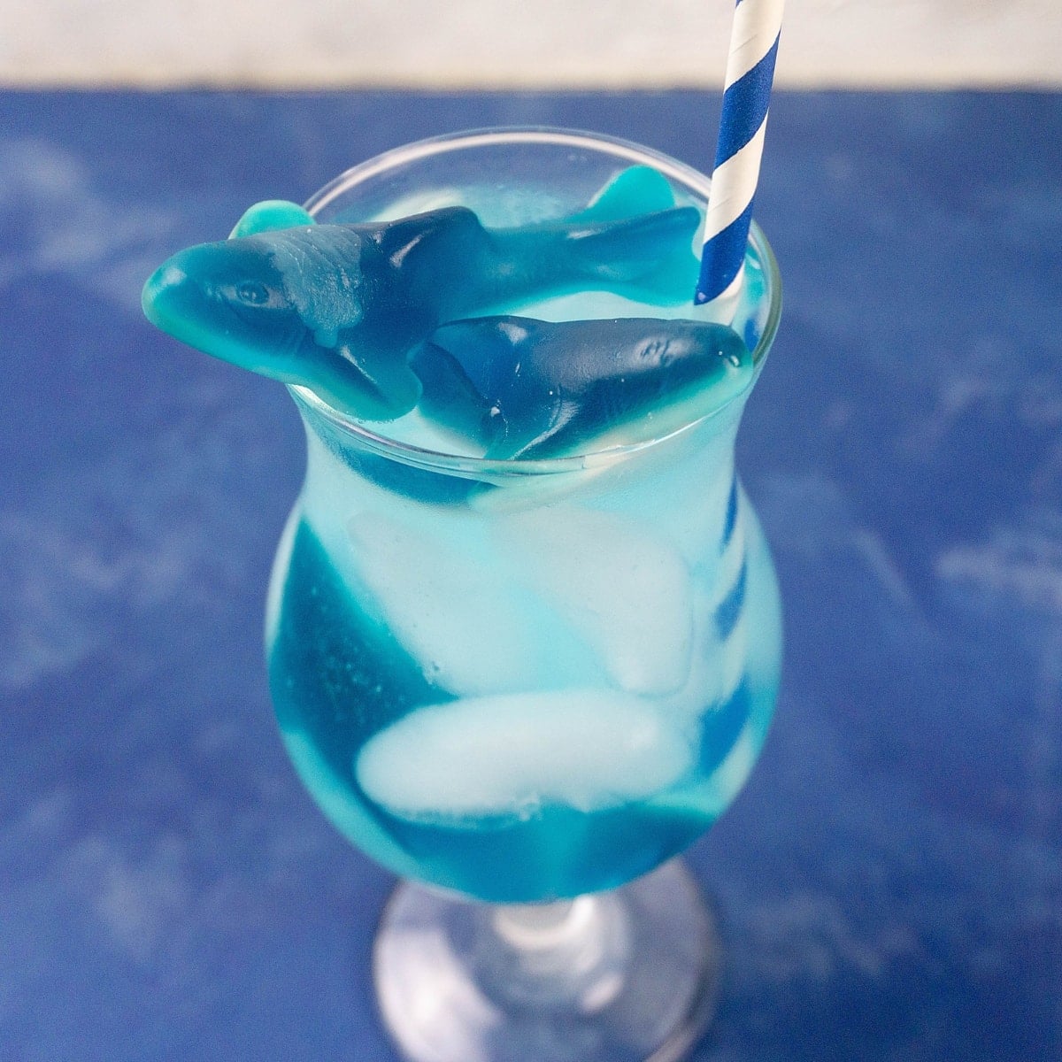 A glass of Gatorade and 7Up mixture drink.