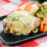 A platter of chicken covered with creamy lemon sauce.