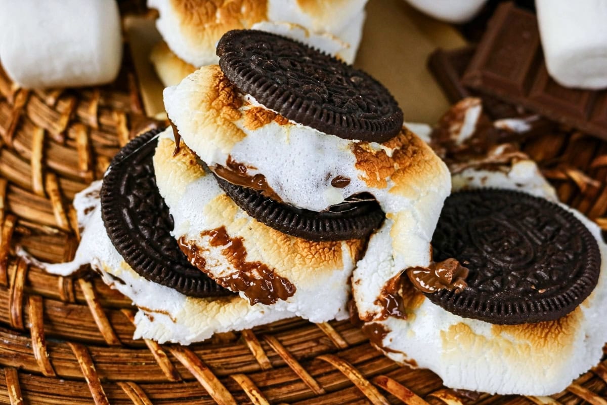 Toasted marshmallows and chocolate sandwiched between chocolate cookies.